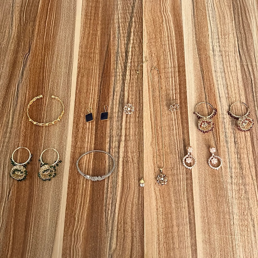 Jewelry bundle 7
